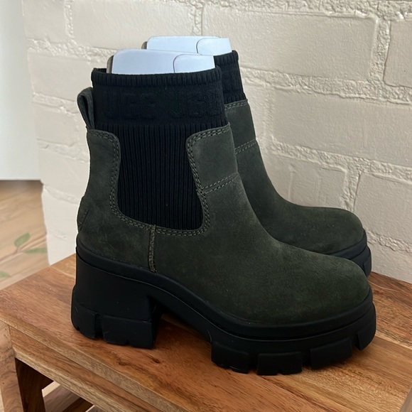 UGG Shoes - UGG Brooklyn Chelsea Boots